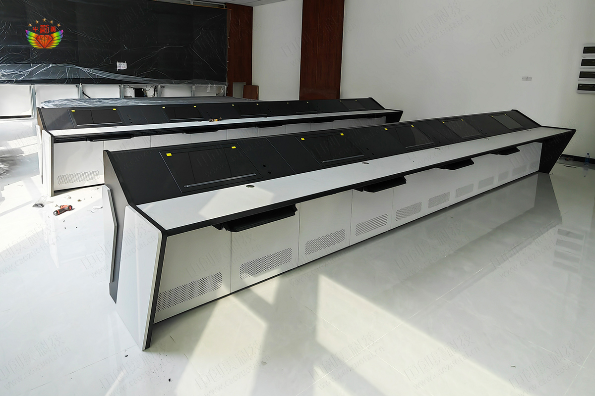 斜面操作臺圖片