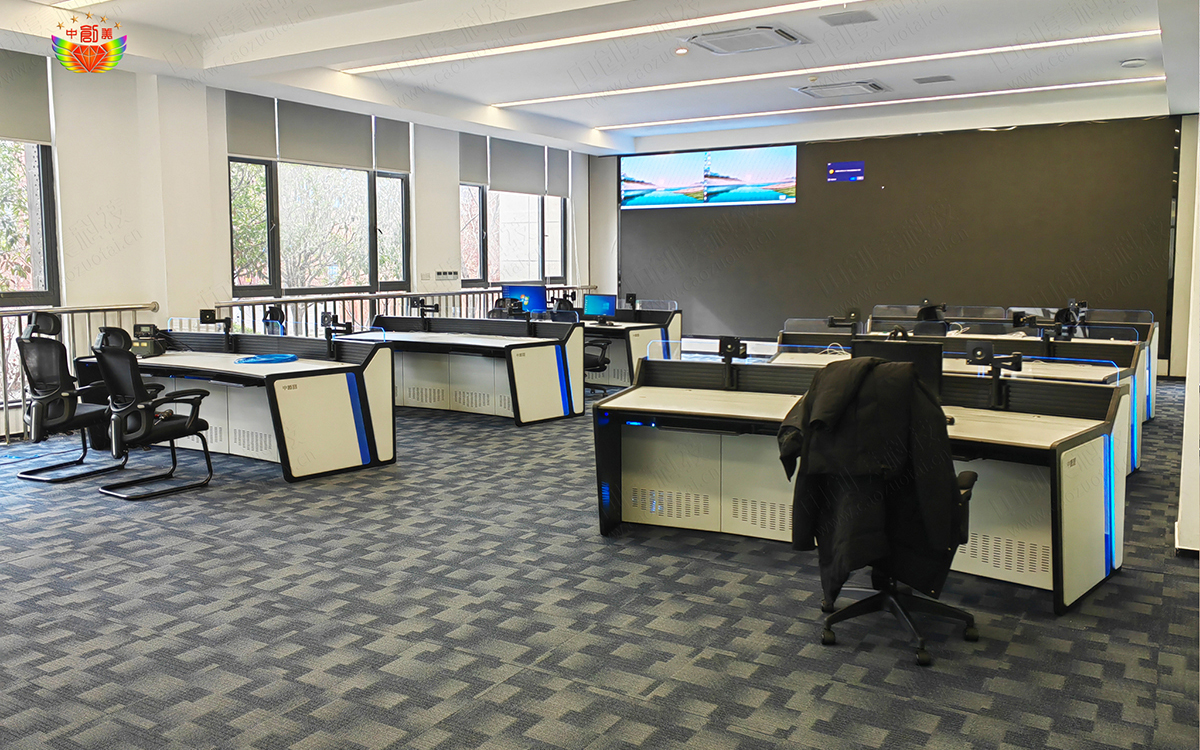 重慶果園港監控室控制臺案例照片